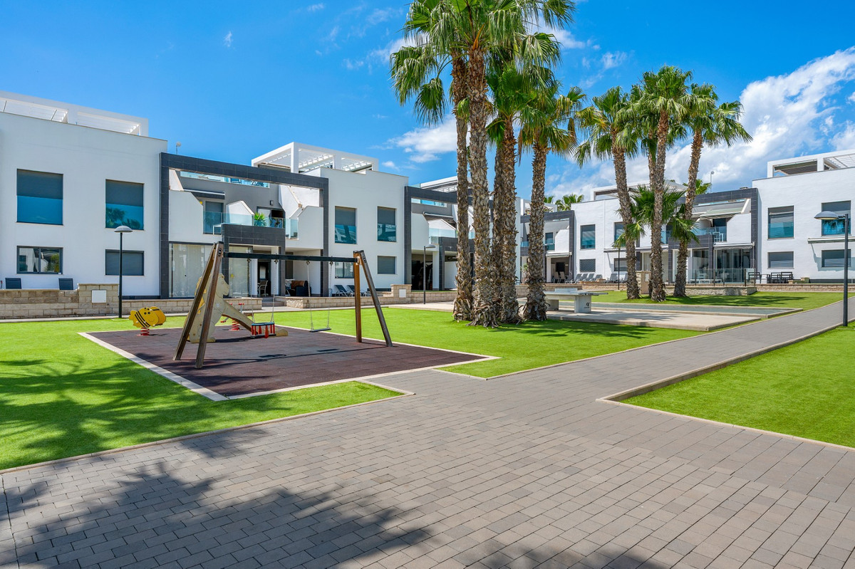 For sale - 2 Bedroom 2 Bathroom Apartment - Ground Floor Apartment in Orihuela - La Zenia  - Alicante