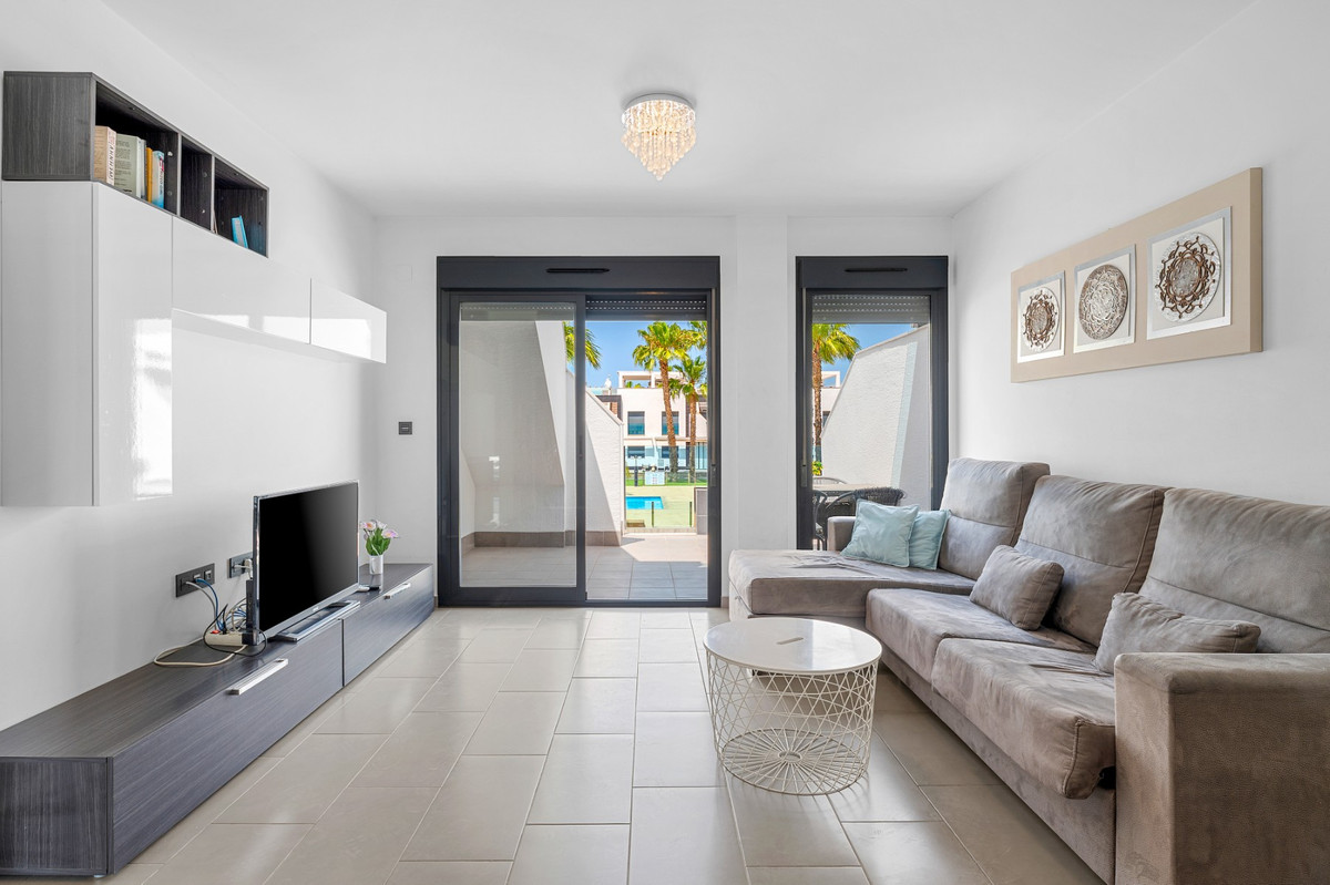 For sale - 2 Bedroom 2 Bathroom Apartment - Ground Floor Apartment in Orihuela - La Zenia  - Alicante