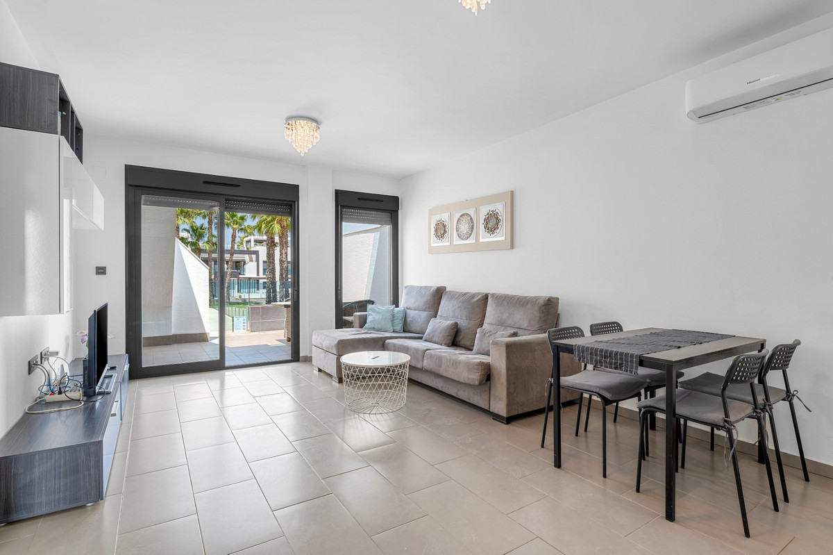 For sale - 2 Bedroom 2 Bathroom Apartment - Ground Floor Apartment in Orihuela - La Zenia  - Alicante