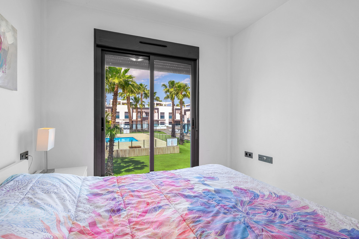 For sale - 2 Bedroom 2 Bathroom Apartment - Ground Floor Apartment in Orihuela - La Zenia  - Alicante
