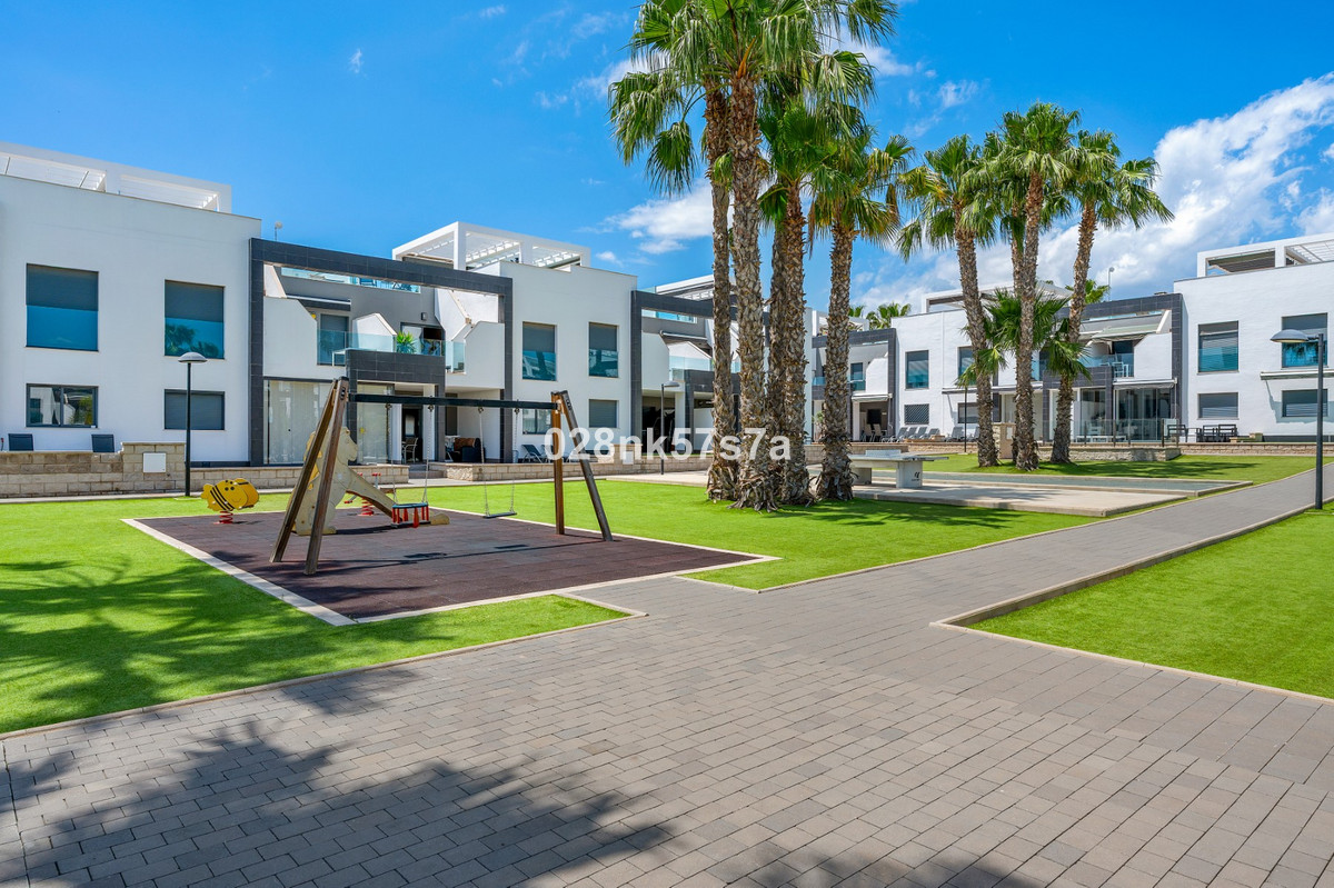 For sale - 2 Bedroom 2 Bathroom Apartment - Ground Floor Apartment in Orihuela - La Zenia  - Alicante