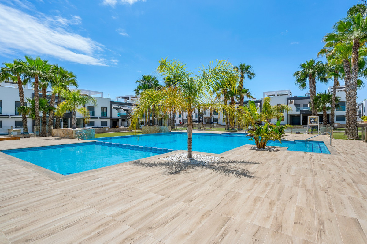 For sale - 2 Bedroom 2 Bathroom Apartment - Ground Floor Apartment in Orihuela - La Zenia  - Alicante