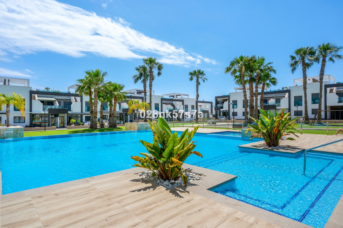 For sale - 2 Bedroom 2 Bathroom Apartment - Ground Floor Apartment in Orihuela - La Zenia  - Alicante