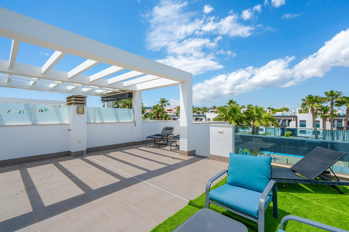 For sale - 2 Bedroom 2 Bathroom Apartment - Ground Floor Apartment in Orihuela - La Zenia  - Alicante
