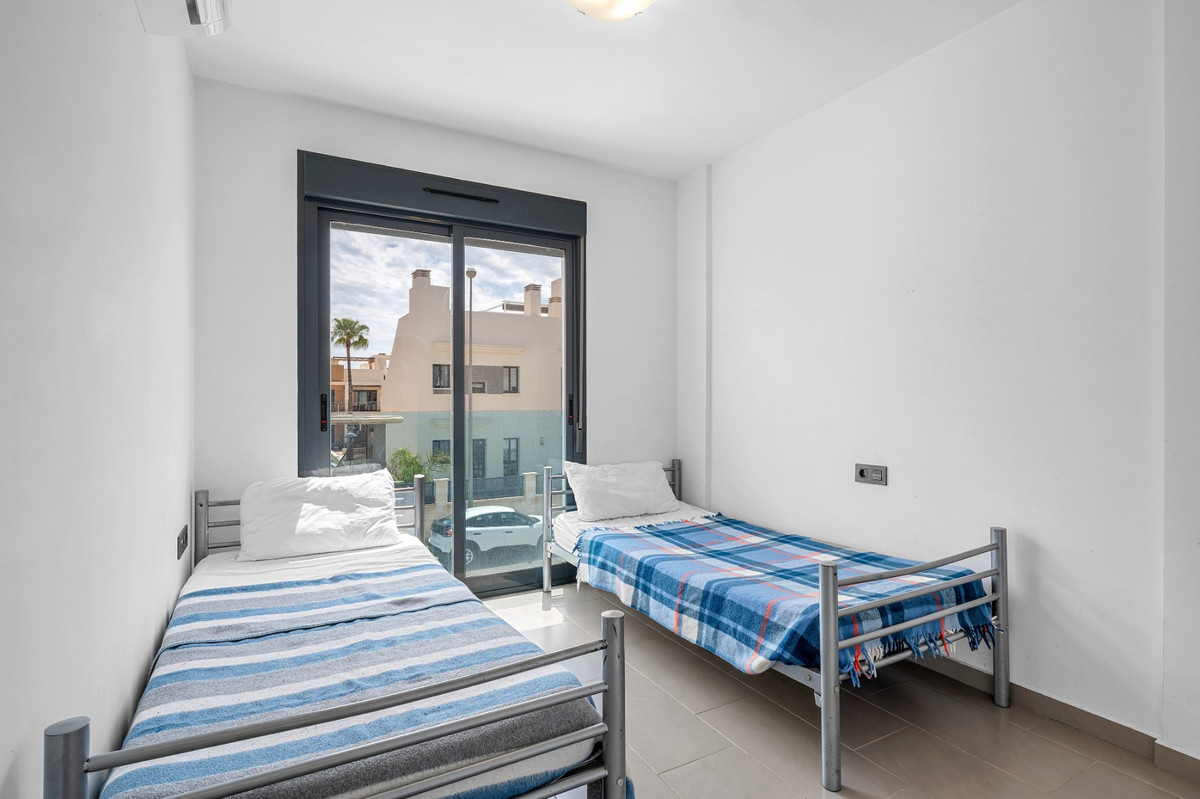 For sale - 2 Bedroom 2 Bathroom Apartment - Ground Floor Apartment in Orihuela - La Zenia  - Alicante