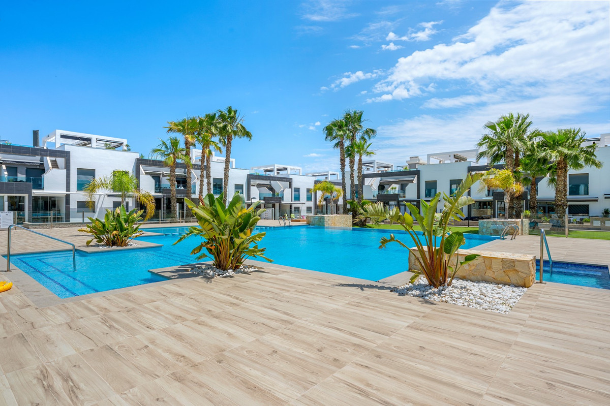 For sale - 2 Bedroom 2 Bathroom Apartment - Top Floor Apartment in Orihuela - La Zenia  - Alicante