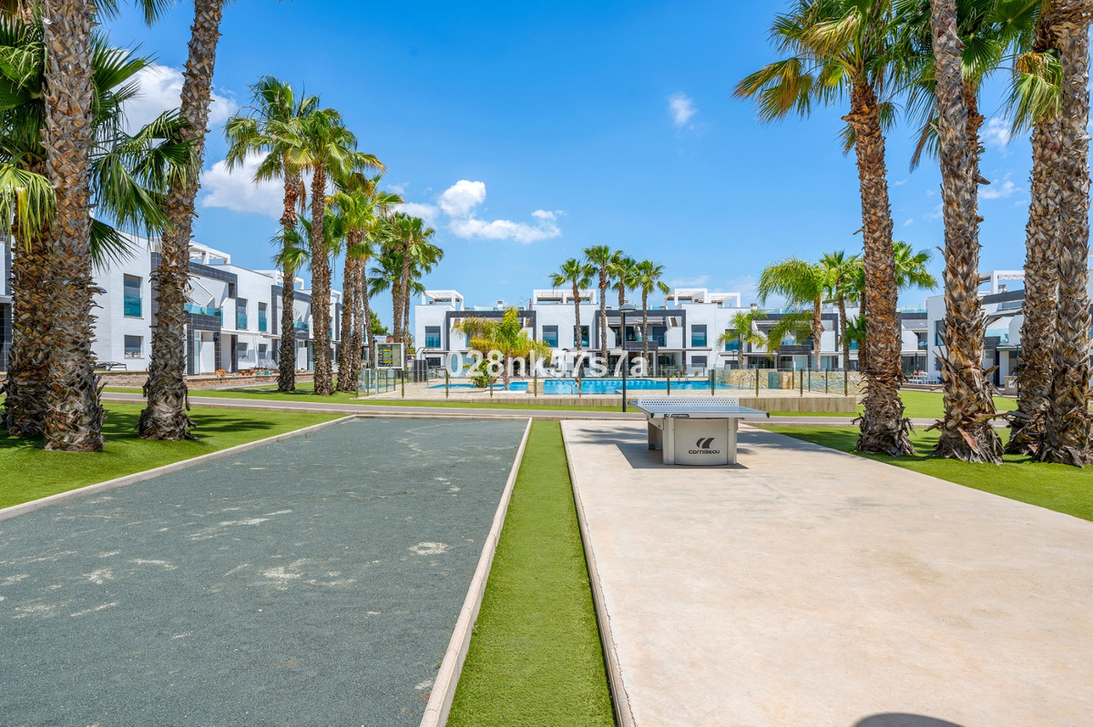 For sale - 2 Bedroom 2 Bathroom Apartment - Ground Floor Apartment in Orihuela - La Zenia  - Alicante