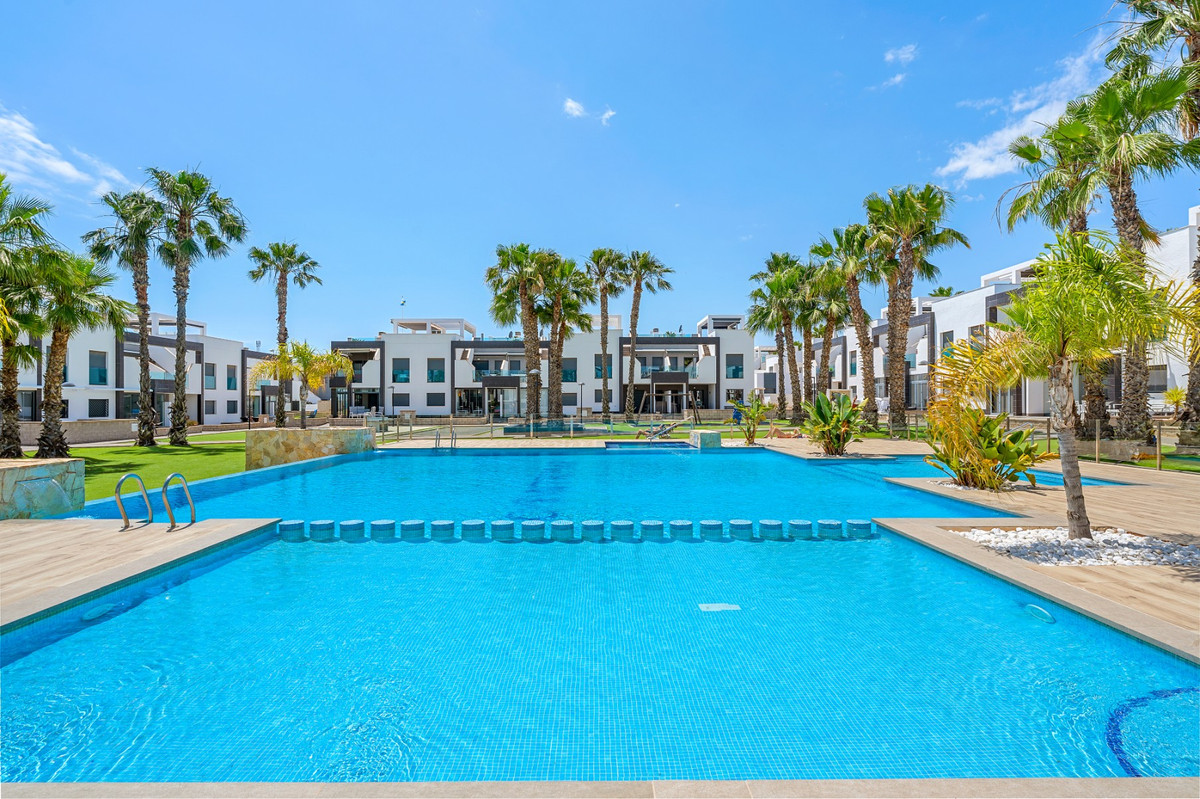 For sale - 2 Bedroom 2 Bathroom Apartment - Ground Floor Apartment in Orihuela - La Zenia  - Alicante