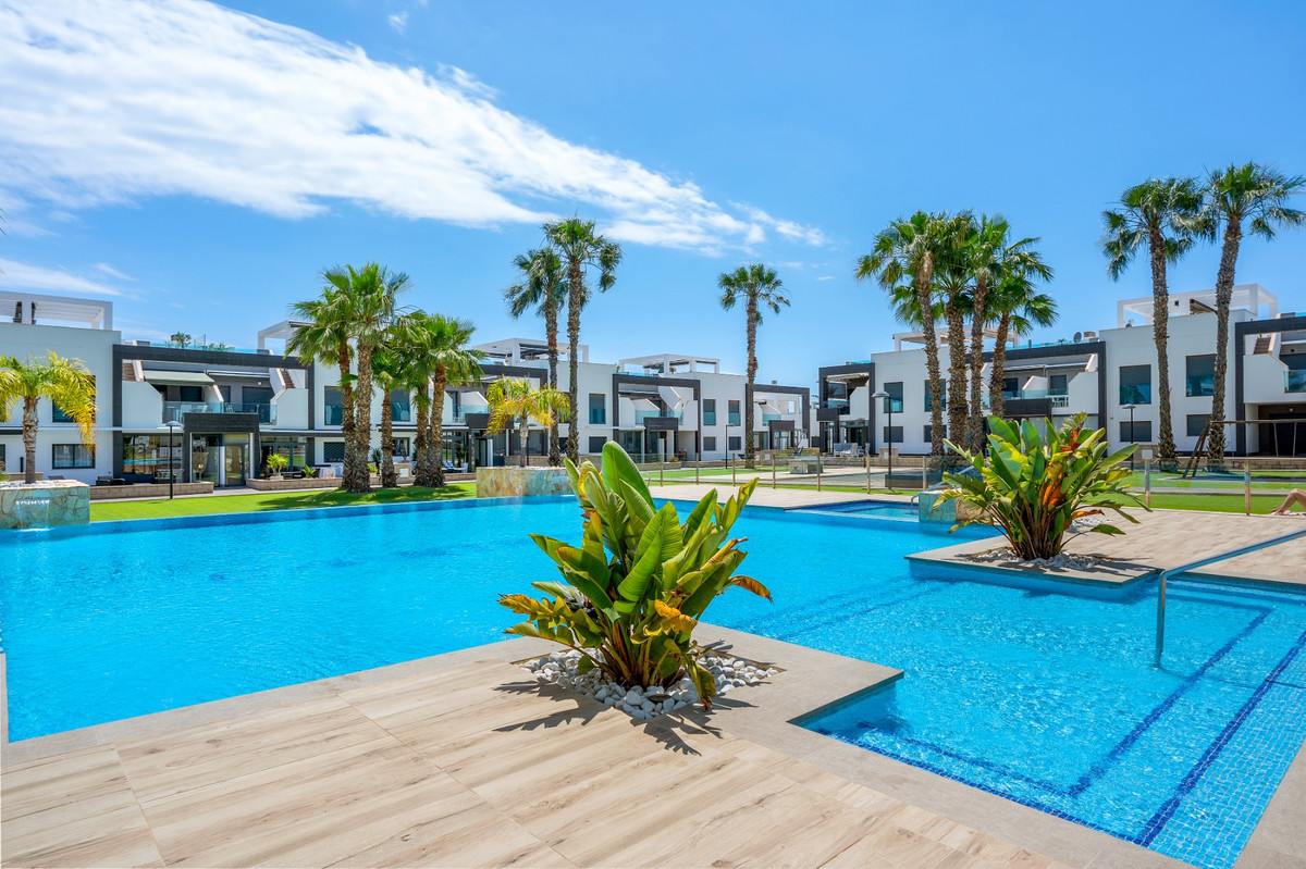 For sale - 2 Bedroom 2 Bathroom Apartment - Ground Floor Apartment in Orihuela - La Zenia  - Alicante