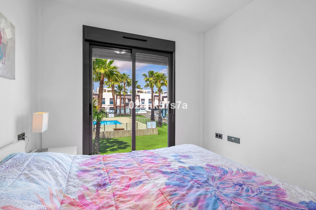 For sale - 2 Bedroom 2 Bathroom Apartment - Ground Floor Apartment in Orihuela - La Zenia  - Alicante