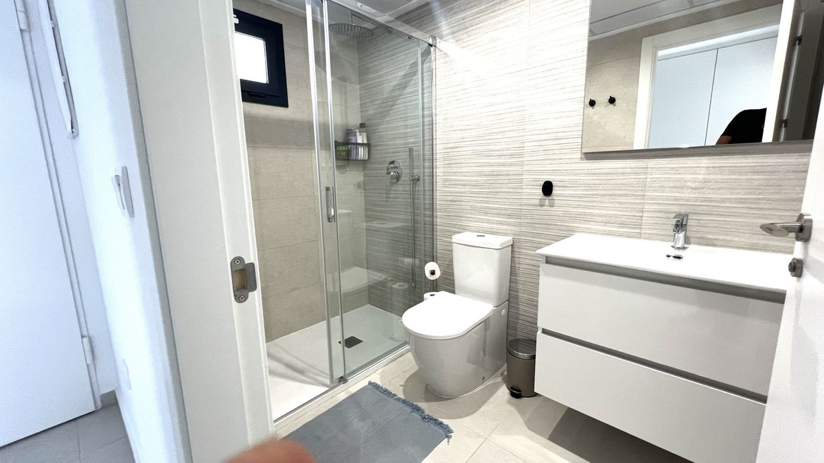 For sale - 3 Bedroom 2 Bathroom Apartment - Middle Floor Apartment in Orihuela - Villamartin  - Alicante