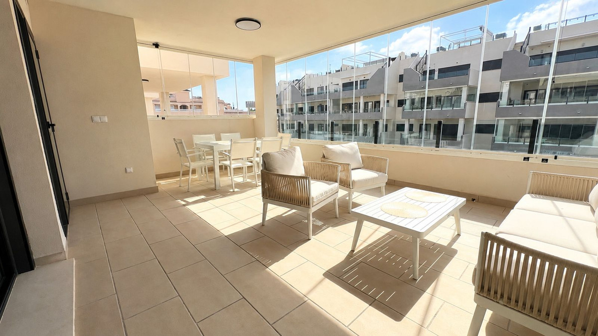 For sale - 3 Bedroom 2 Bathroom Apartment - Middle Floor Apartment in Orihuela - Villamartin  - Alicante