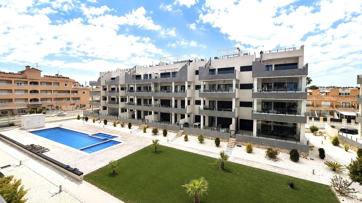 For sale - 3 Bedroom 2 Bathroom Apartment - Middle Floor Apartment in Orihuela - Villamartin  - Alicante