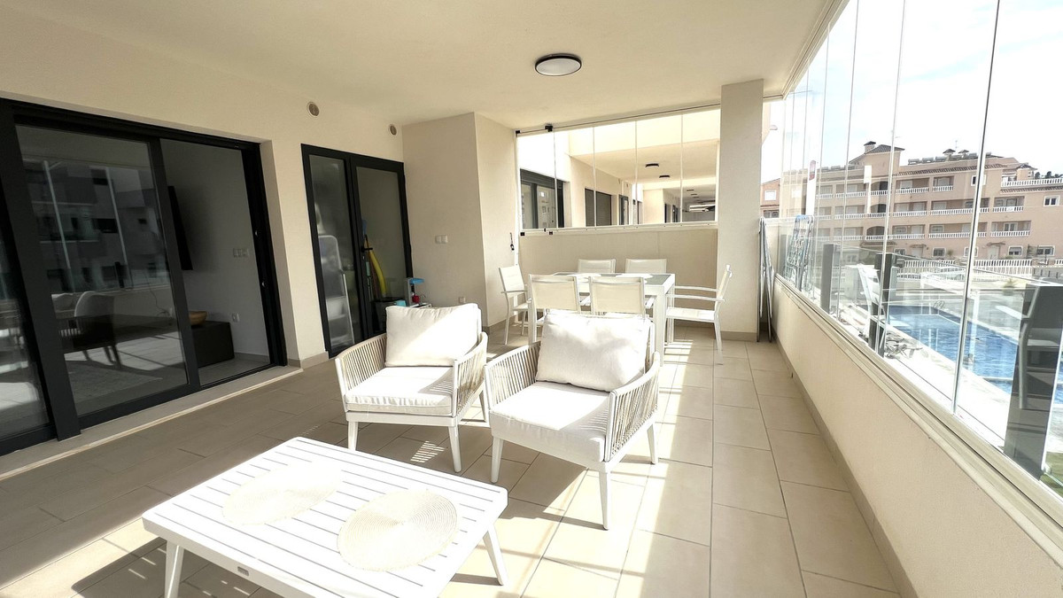 For sale - 3 Bedroom 2 Bathroom Apartment - Middle Floor Apartment in Orihuela - Villamartin  - Alicante