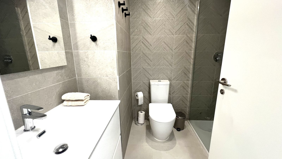 For sale - 3 Bedroom 2 Bathroom Apartment - Middle Floor Apartment in Orihuela - Villamartin  - Alicante