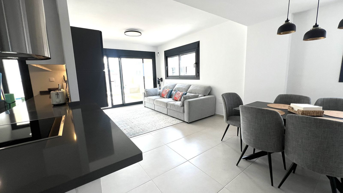 For sale - 3 Bedroom 2 Bathroom Apartment - Middle Floor Apartment in Orihuela - Villamartin  - Alicante