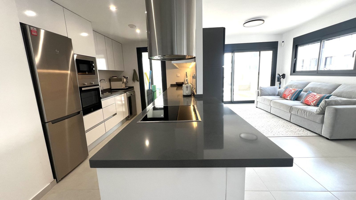 For sale - 3 Bedroom 2 Bathroom Apartment - Middle Floor Apartment in Orihuela - Villamartin  - Alicante