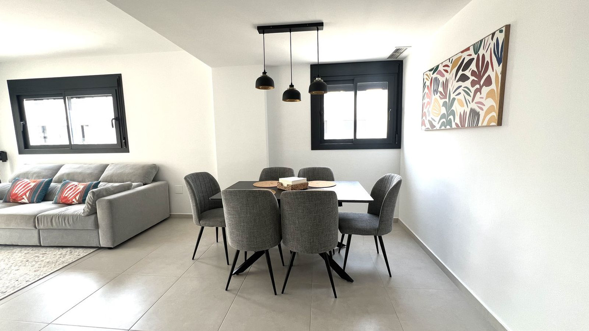 For sale - 3 Bedroom 2 Bathroom Apartment - Middle Floor Apartment in Orihuela - Villamartin  - Alicante