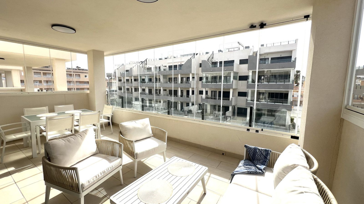 For sale - 3 Bedroom 2 Bathroom Apartment - Middle Floor Apartment in Orihuela - Villamartin  - Alicante