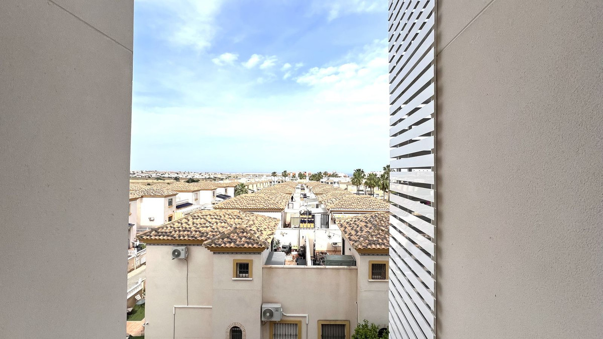 For sale - 3 Bedroom 2 Bathroom Apartment - Middle Floor Apartment in Orihuela - Villamartin  - Alicante