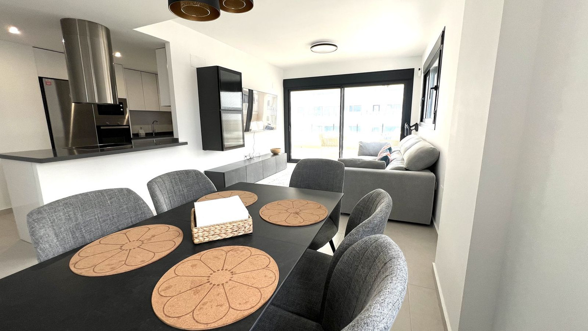 For sale - 3 Bedroom 2 Bathroom Apartment - Middle Floor Apartment in Orihuela - Villamartin  - Alicante