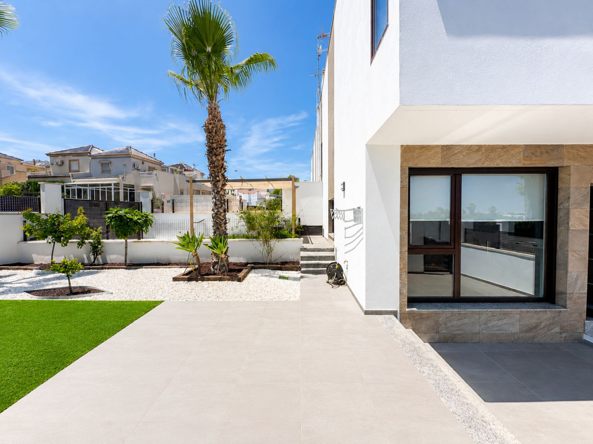 For sale - 3 Bedroom 3 Bathroom House - Townhouse in Orihuela - Los Balcones  - Alicante