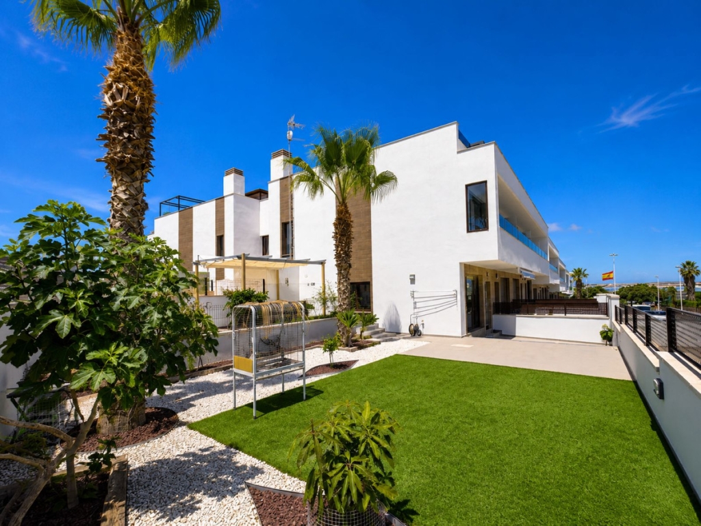 3 Bedroom 3 Bathroom House - Townhouse in Orihuela