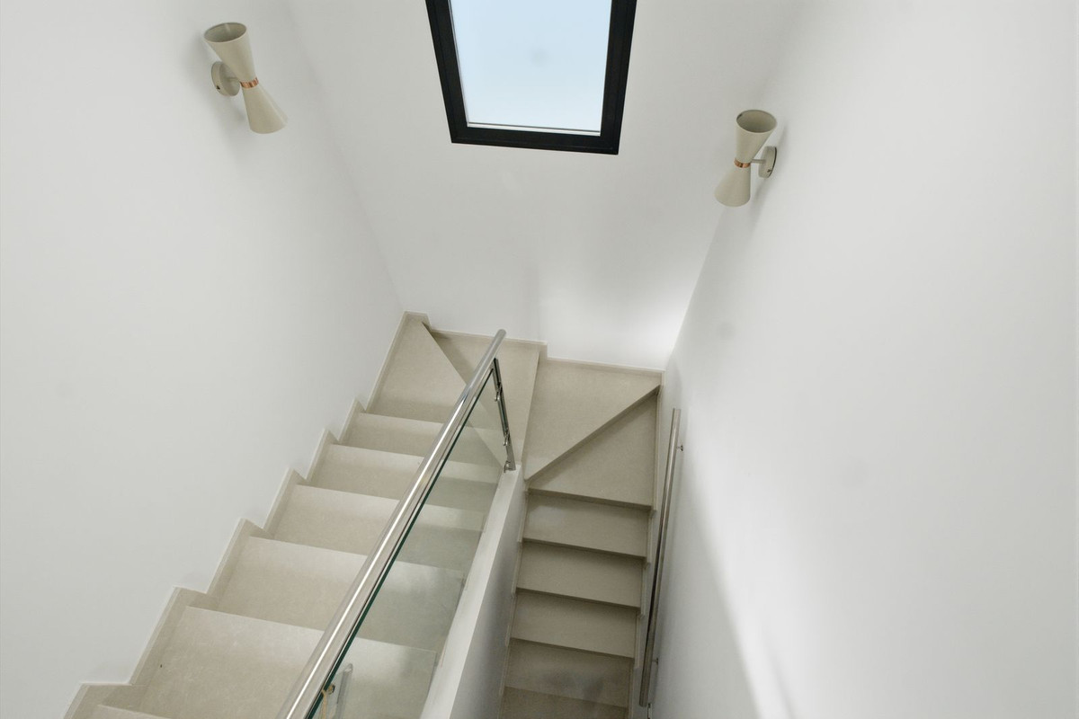 For sale - 3 Bedroom 2 Bathroom Modern Detached Villa in Punta Prima  - Punta Prima  - Alicante