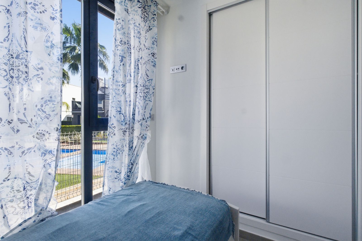 For sale - 3 Bedroom 2 Bathroom Modern Detached Villa in Punta Prima  - Punta Prima  - Alicante