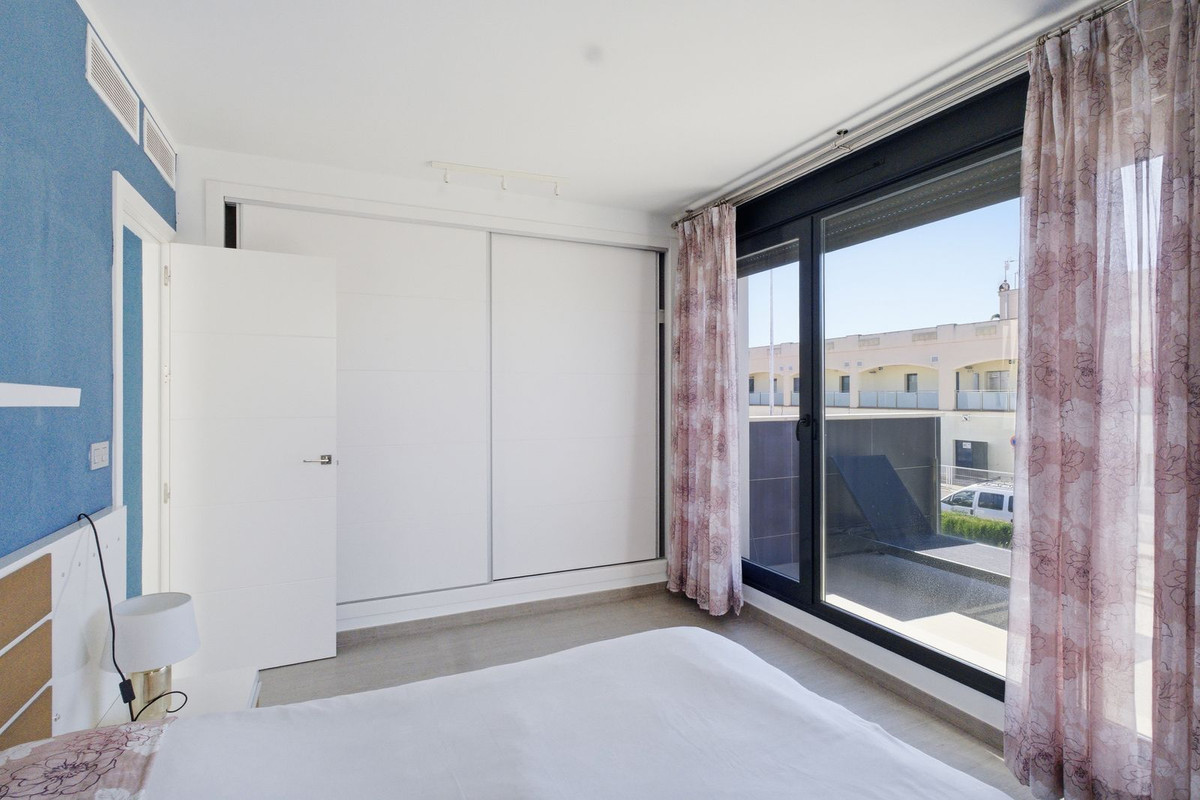 For sale - 3 Bedroom 2 Bathroom Modern Detached Villa in Punta Prima  - Punta Prima  - Alicante