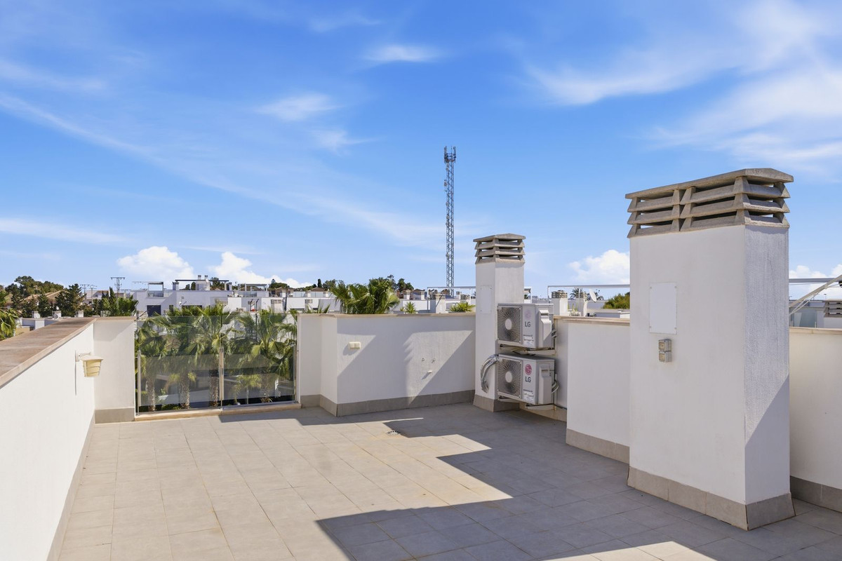 For sale - 3 Bedroom 2 Bathroom Modern Detached Villa in Punta Prima  - Punta Prima  - Alicante