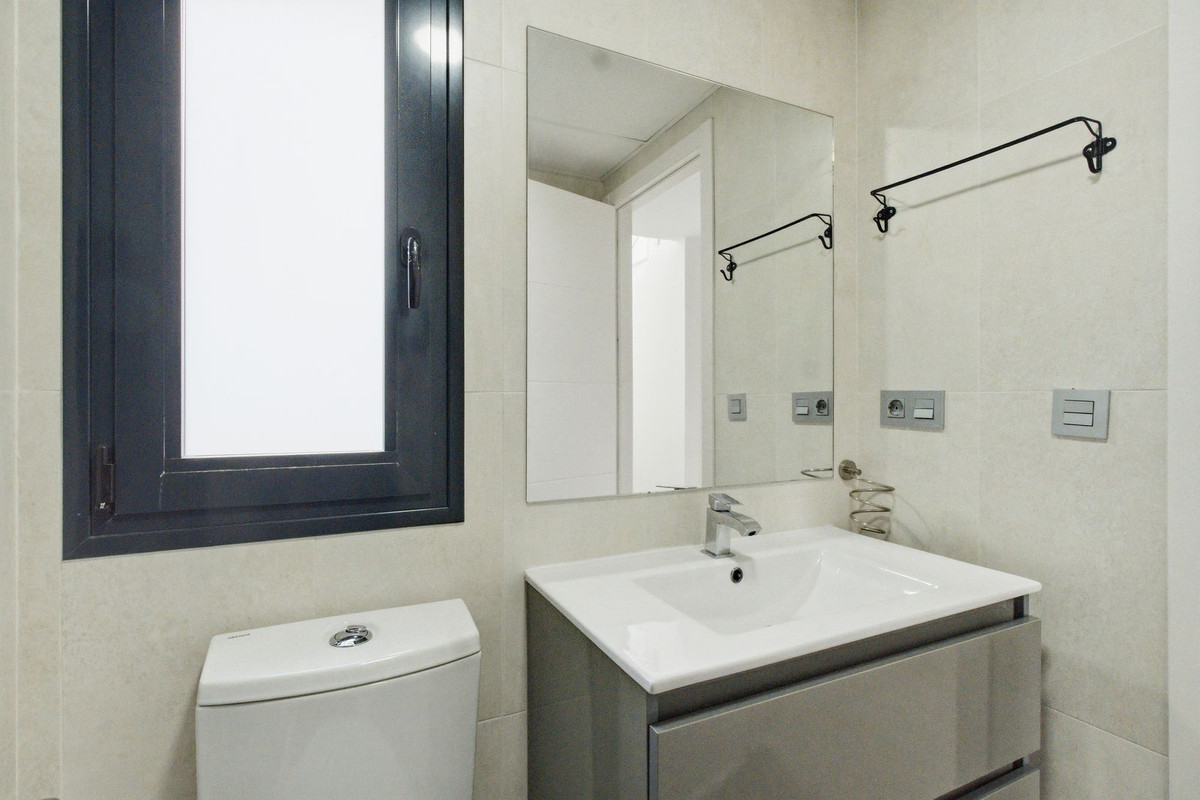 For sale - 3 Bedroom 2 Bathroom Modern Detached Villa in Punta Prima  - Punta Prima  - Alicante