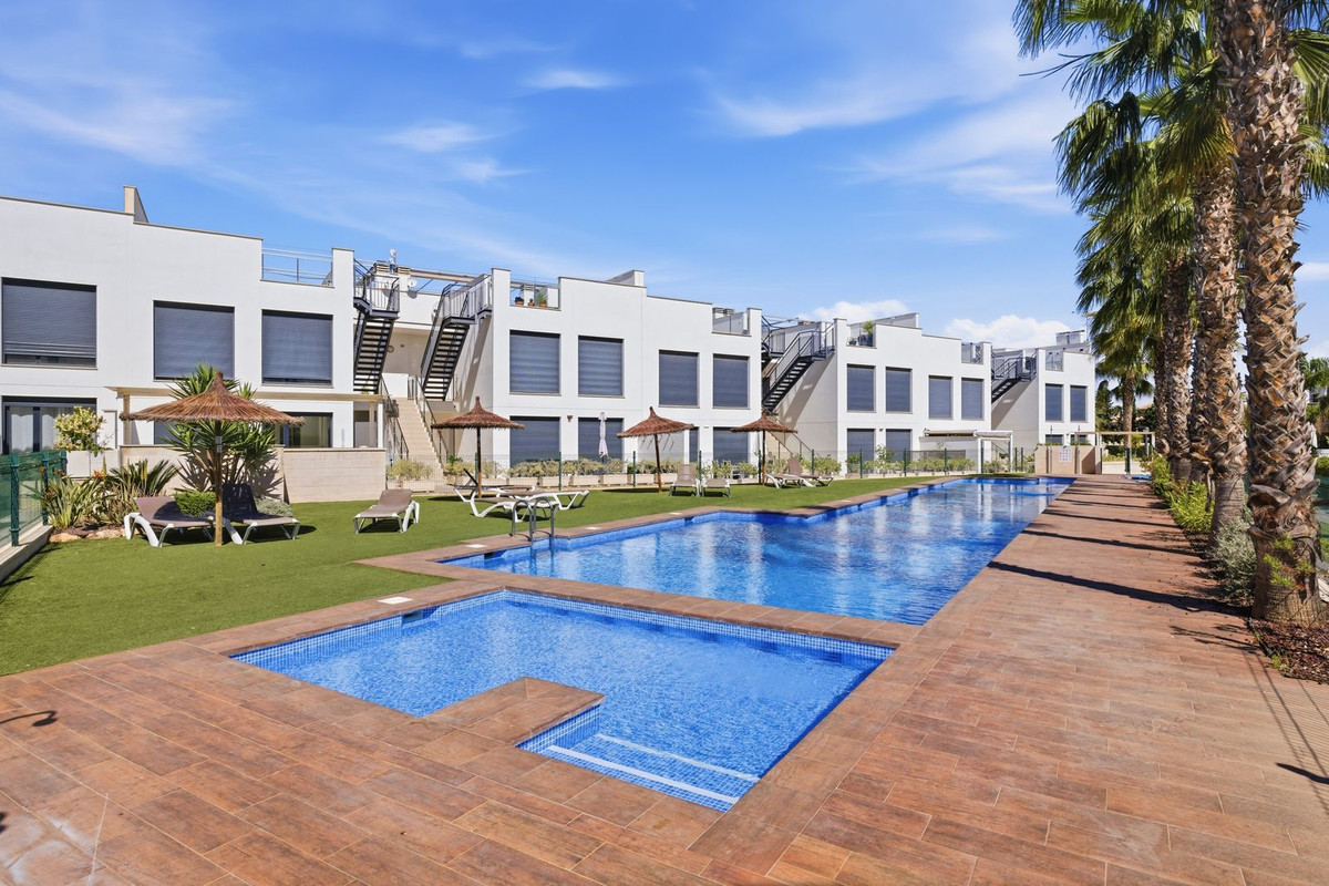 For sale - 3 Bedroom 2 Bathroom Modern Detached Villa in Punta Prima  - Punta Prima  - Alicante