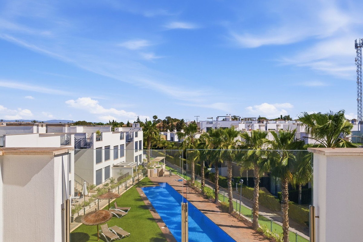 For sale - 3 Bedroom 2 Bathroom Modern Detached Villa in Punta Prima  - Punta Prima  - Alicante