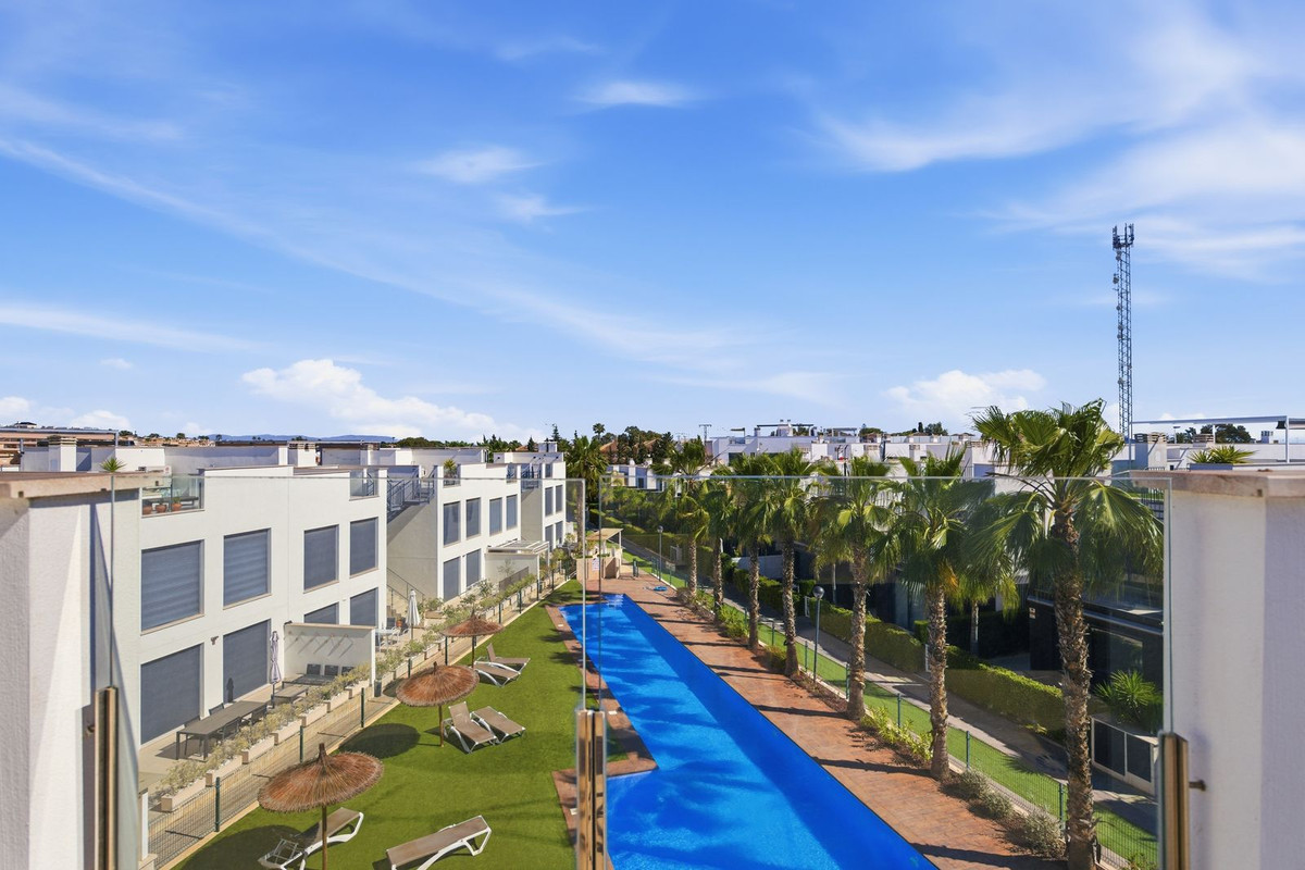 For sale - 3 Bedroom 2 Bathroom Modern Detached Villa in Punta Prima  - Punta Prima  - Alicante