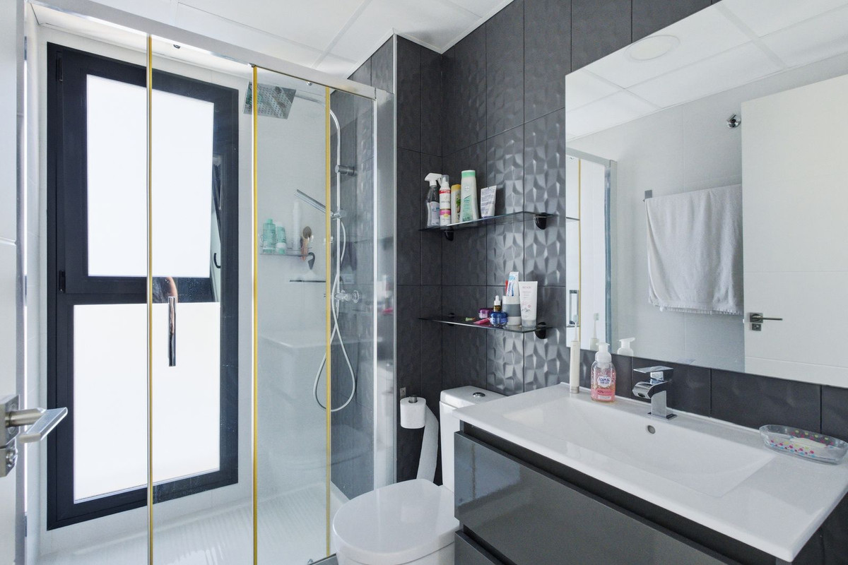 For sale - 3 Bedroom 2 Bathroom Modern Detached Villa in Punta Prima  - Punta Prima  - Alicante