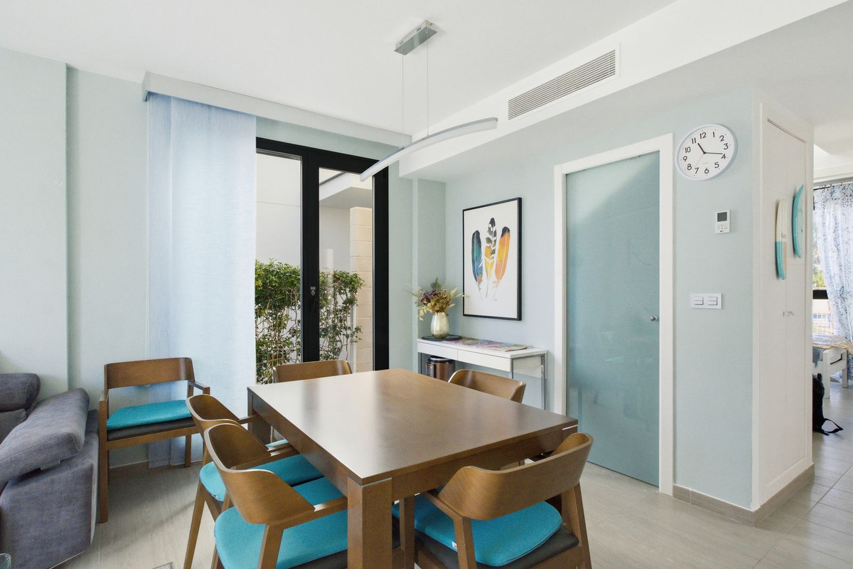 For sale - 3 Bedroom 2 Bathroom Modern Detached Villa in Punta Prima  - Punta Prima  - Alicante