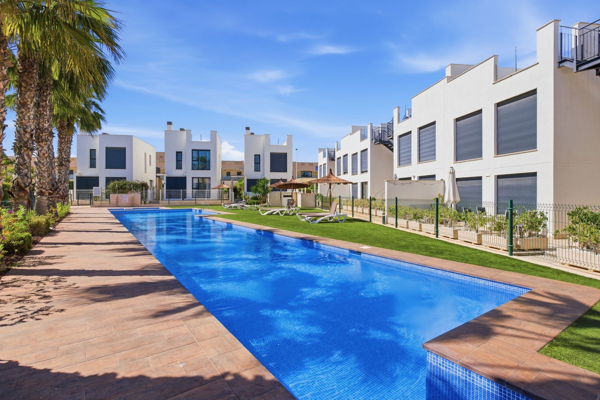 For sale - 3 Bedroom 2 Bathroom Modern Detached Villa in Punta Prima  - Punta Prima  - Alicante