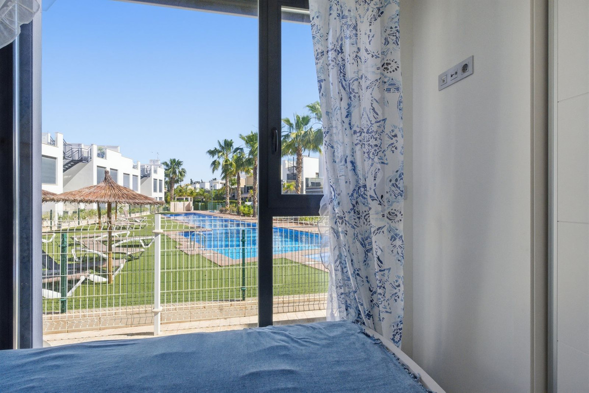 For sale - 3 Bedroom 2 Bathroom Modern Detached Villa in Punta Prima  - Punta Prima  - Alicante