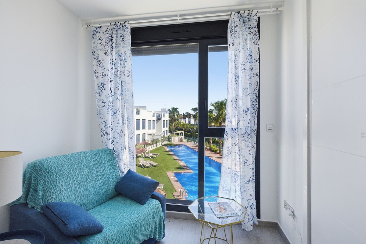 For sale - 3 Bedroom 2 Bathroom Modern Detached Villa in Punta Prima  - Punta Prima  - Alicante