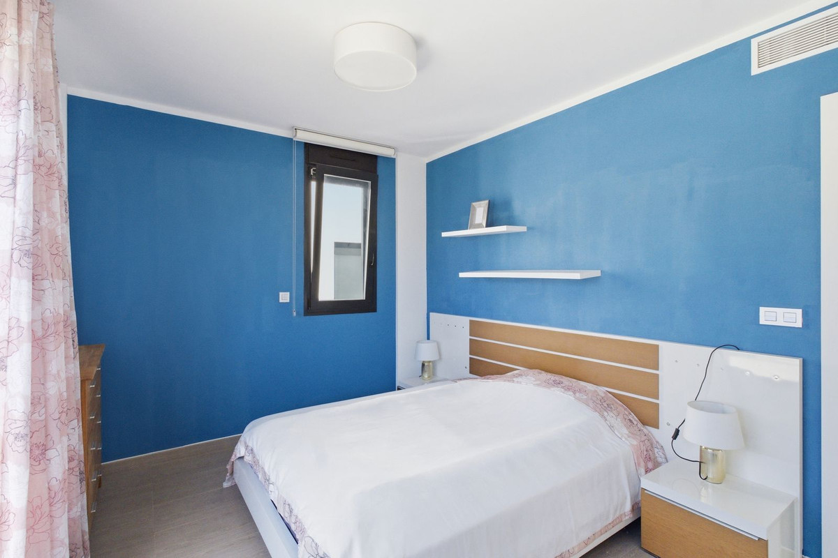 For sale - 3 Bedroom 2 Bathroom Modern Detached Villa in Punta Prima  - Punta Prima  - Alicante