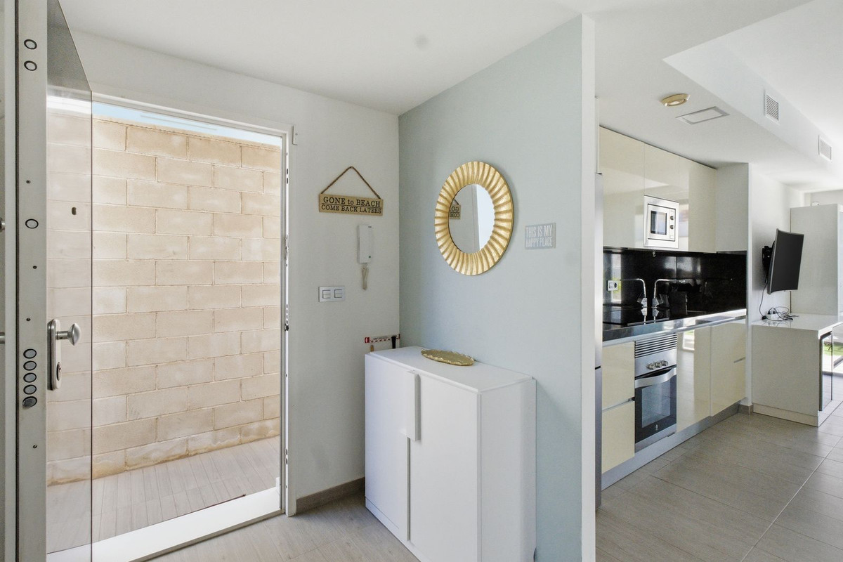 For sale - 3 Bedroom 2 Bathroom Modern Detached Villa in Punta Prima  - Punta Prima  - Alicante