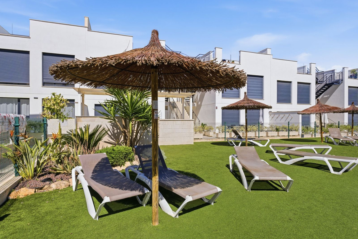 For sale - 3 Bedroom 2 Bathroom Modern Detached Villa in Punta Prima  - Punta Prima  - Alicante