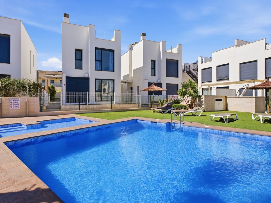 3 Bedroom 2 Bathroom Modern Detached Villa in Punta Prima 