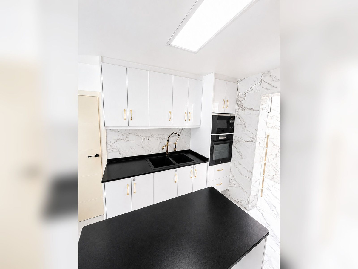 For sale - 3 Bedroom 1 Bathroom House - Townhouse in Torrevieja - Torrevieja Centro  - Alicante