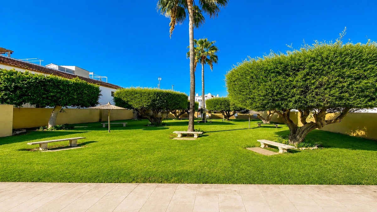 For sale - 3 Bedroom 1 Bathroom House - Townhouse in Torrevieja - Torrevieja Centro  - Alicante