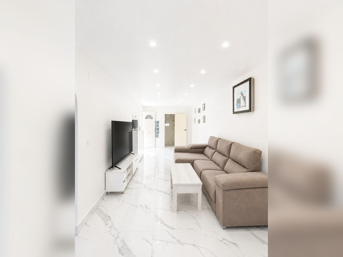 For sale - 3 Bedroom 1 Bathroom House - Townhouse in Torrevieja - Torrevieja Centro  - Alicante