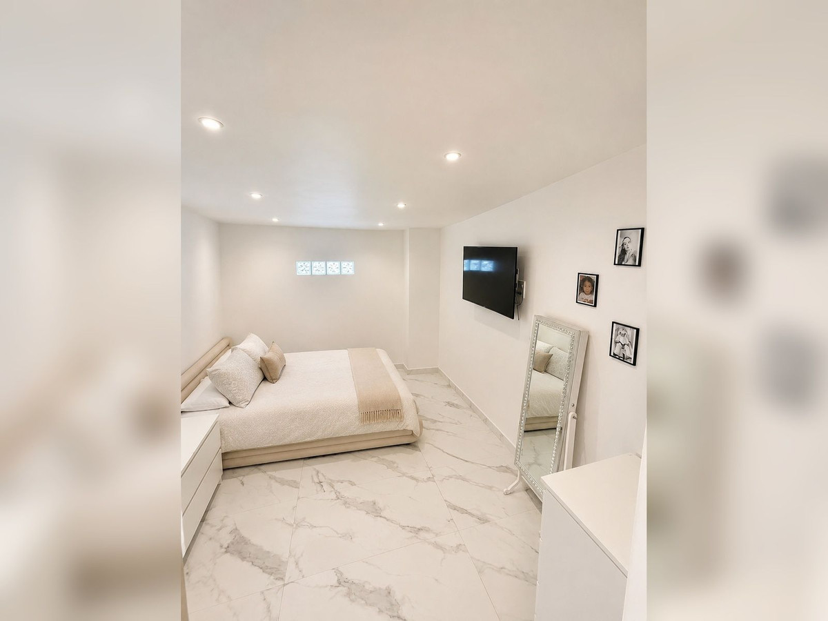 For sale - 3 Bedroom 1 Bathroom House - Townhouse in Torrevieja - Torrevieja Centro  - Alicante