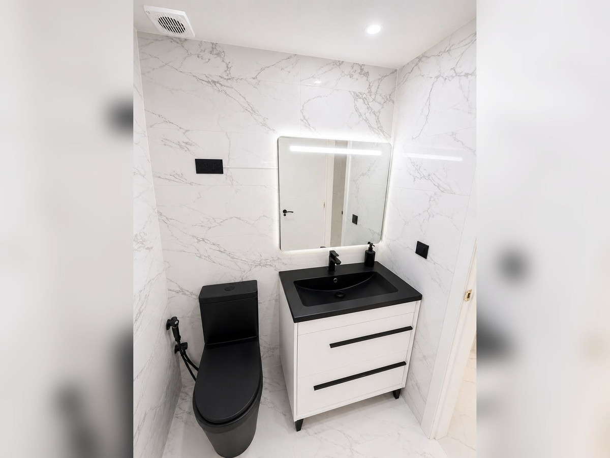 For sale - 3 Bedroom 1 Bathroom House - Townhouse in Torrevieja - Torrevieja Centro  - Alicante