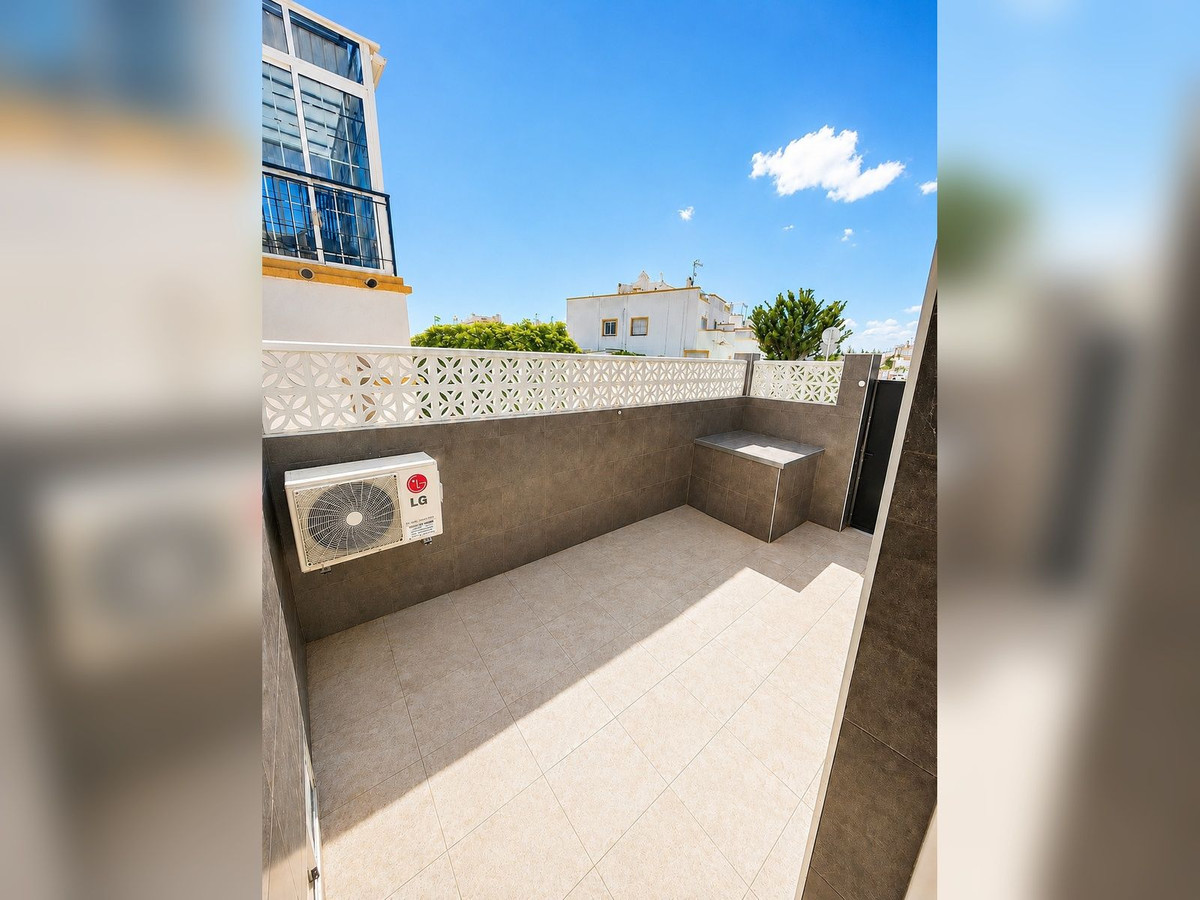 For sale - 3 Bedroom 1 Bathroom House - Townhouse in Torrevieja - Torrevieja Centro  - Alicante